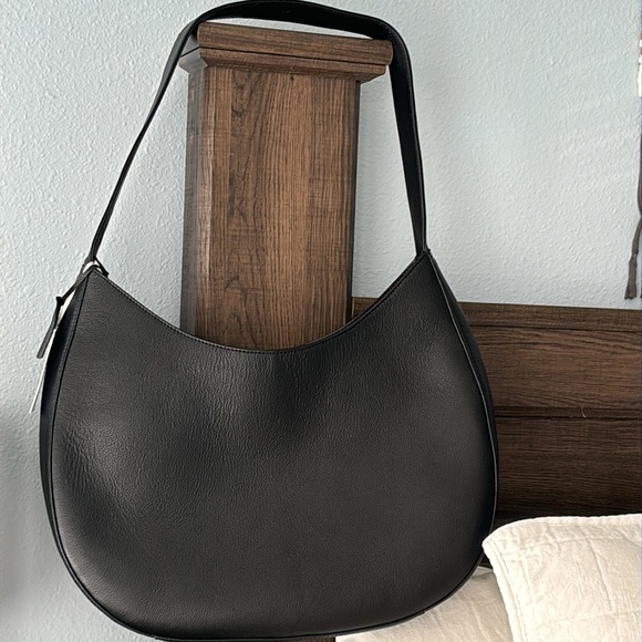 Extra large JUMBO GM LV kind of size made in India leather bag. - Picture 1 of 5